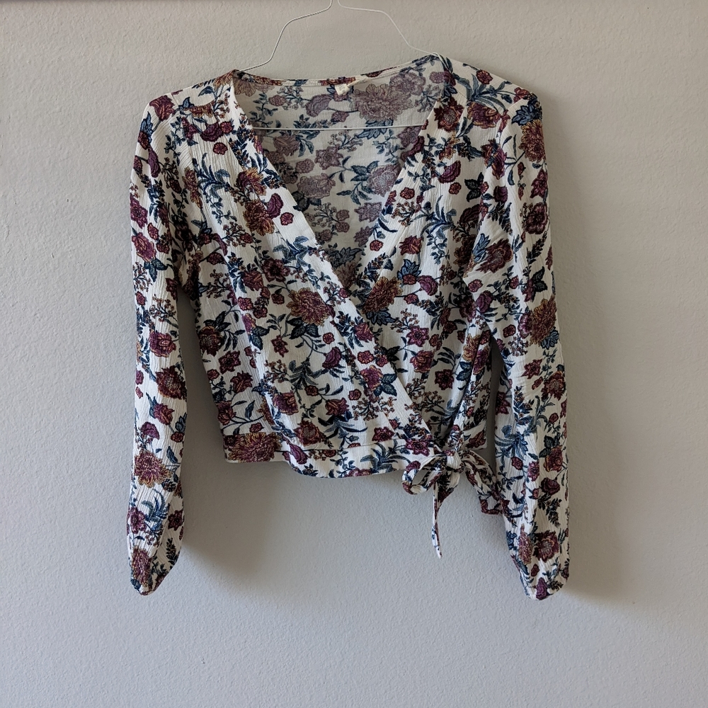 Beautiful Fall Must-have cropped blouse
